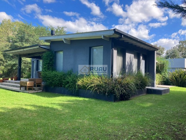 Hermosa casa, en barrio exclusivo, no cerrado, con naturaleza para disfrutar