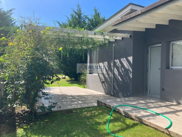 Hermosa casa, en barrio exclusivo, no cerrado, con naturaleza para disfrutar